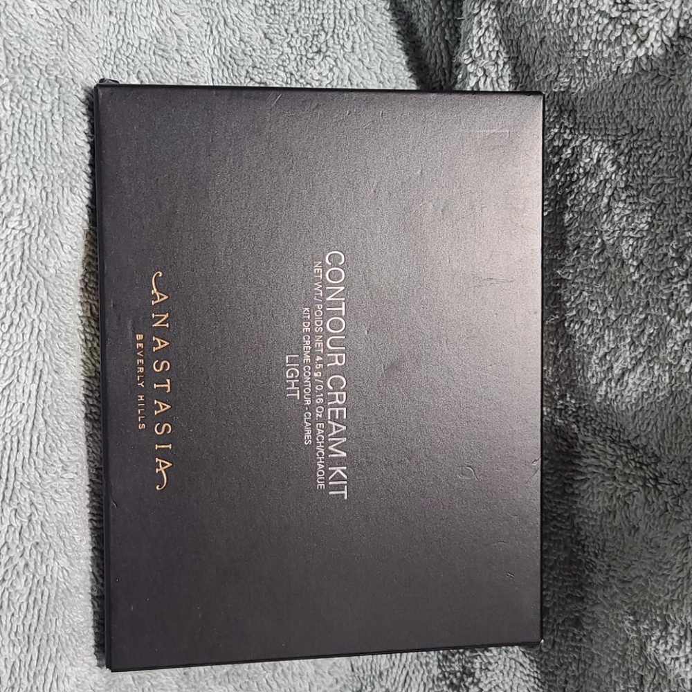 *SOLD*  ANASTASIA CONTOUR KIT -LIGHT